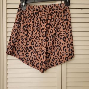 Leopard Print shorts (M)